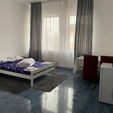 Studio Rentals Onesti Exterior foto